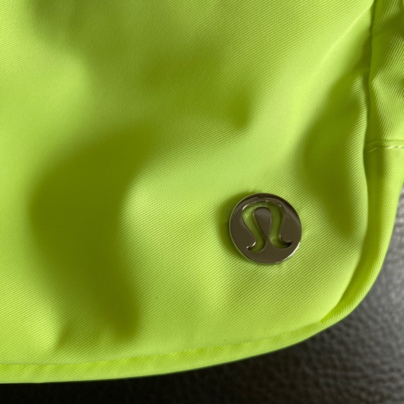Lululemon Everywhere Belt Bag Faded Zap Extended Strap with Rubberized Logo - Picture 3 of 11